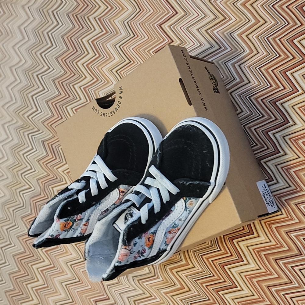 VANS FOR LITTLE GIRLS